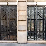 Luxurious Parisian-Style Apartment In Central Paris